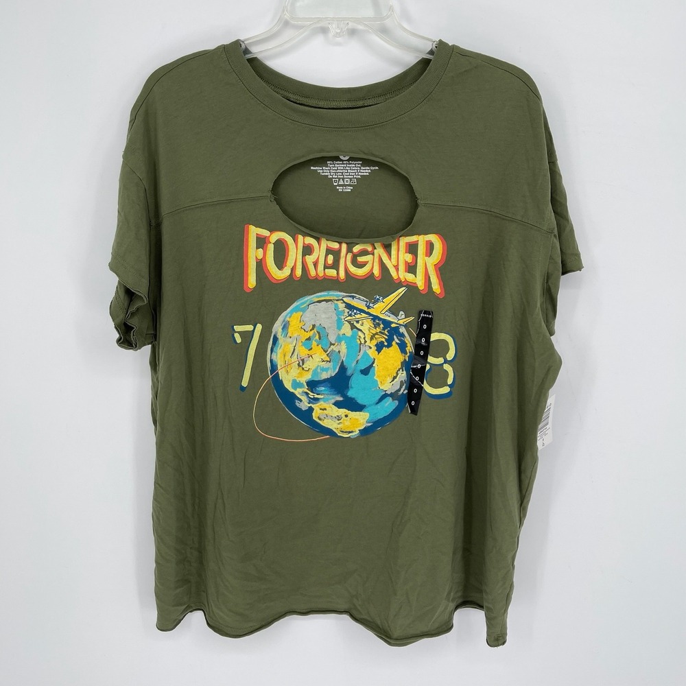 Torrid Women's Olive Foreigner Keyhole Graphic T-Shirt Size 0 (Large)